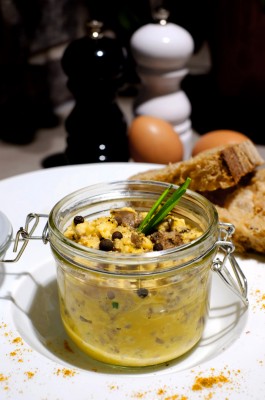 Brouillade d’oeufs aux champignons et ciboulette