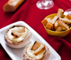 Fondue aux fromages en chapeaux de champignons, croutons à l’ail