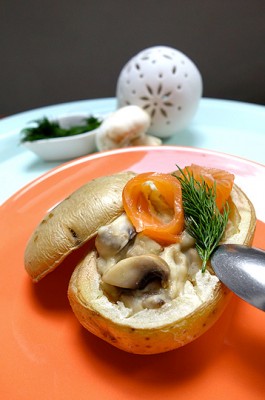 Pomme-de-terre-farcies-aux-champignons-de-Paris-et-Saumon-fume