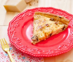 Quiche aux champignons gratinée au parmesan frais