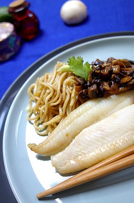 filet de sandre nouille chinoise au champignons